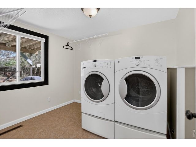 582 Highland Dr, Longmont, CO 80504