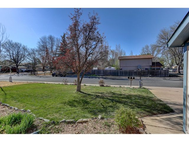 582 Highland Dr, Longmont, CO 80504