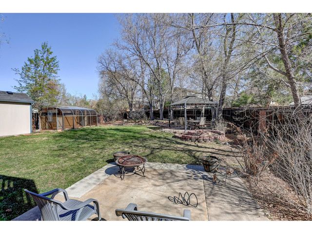 582 Highland Dr, Longmont, CO 80504