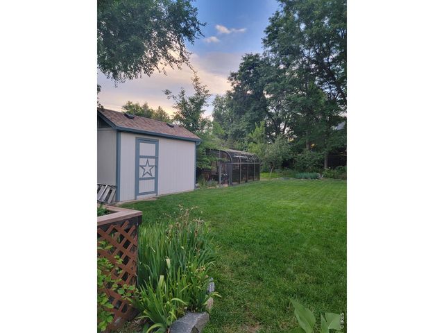 582 Highland Dr, Longmont, CO 80504