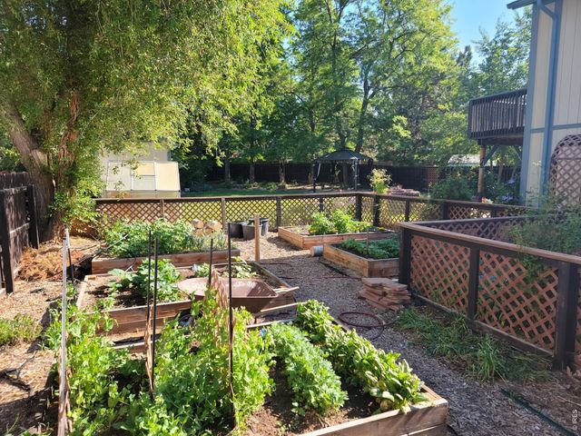 582 Highland Dr, Longmont, CO 80504