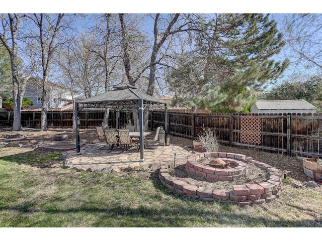 582 Highland Dr, Longmont, CO 80504