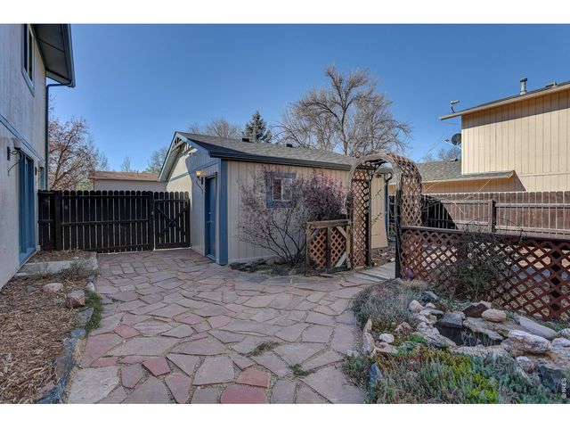 582 Highland Dr, Longmont, CO 80504