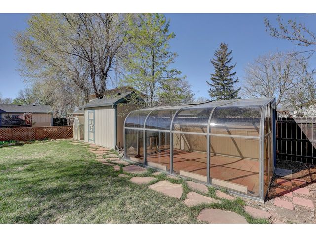 582 Highland Dr, Longmont, CO 80504