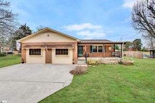 1605 E Durst Avenue, Greenwood, SC 29649