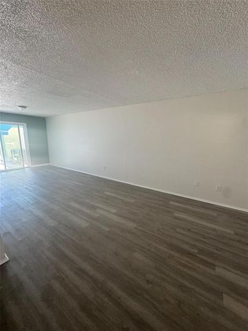 5266 TENNIS COURT CIRCLE, Tampa, FL 33617