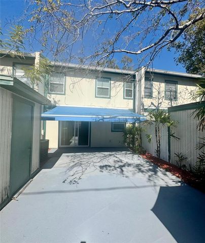 5266 TENNIS COURT CIRCLE, Tampa, FL 33617