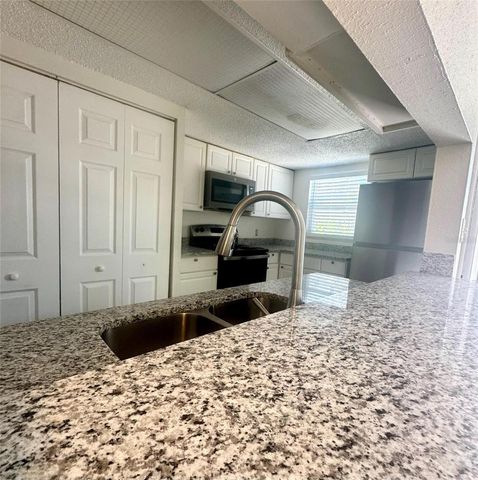 5266 TENNIS COURT CIRCLE, Tampa, FL 33617