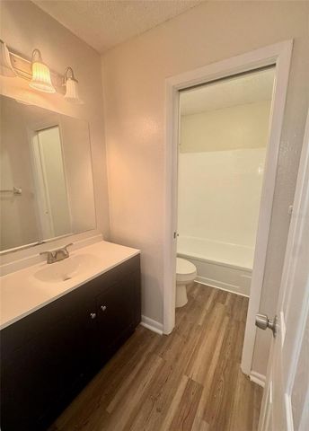 5266 TENNIS COURT CIRCLE, Tampa, FL 33617