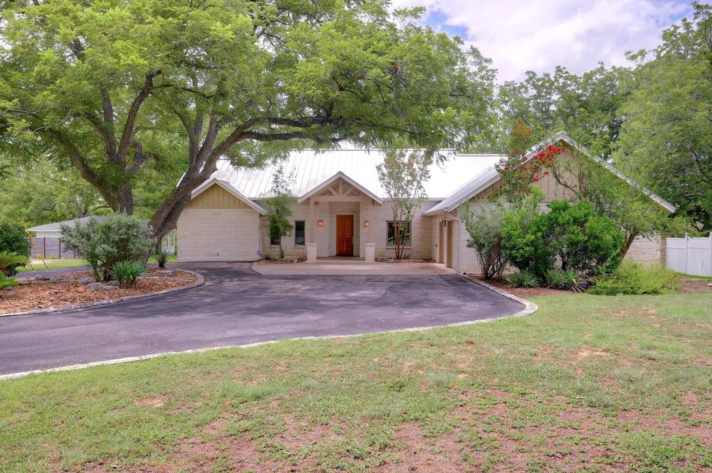 1440 Flite Acres RD, Wimberley, TX 78676