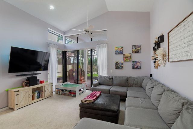 10122 Lexington Circle N, Boynton Beach, FL 33436