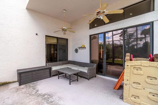 10122 Lexington Circle N, Boynton Beach, FL 33436