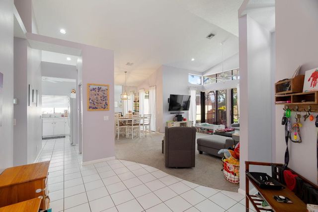 10122 Lexington Circle N, Boynton Beach, FL 33436