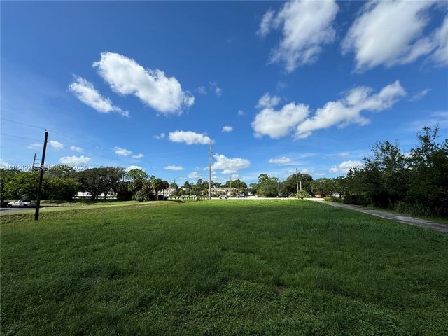 3494 S Jog Road, Greenacres, FL 33467