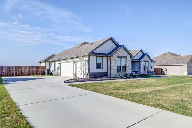 131 Clear Creek Lane, Rhome, TX 76078