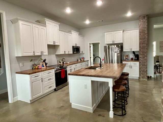 2110 Ponderosa Dr, Jonesboro, AR 72405