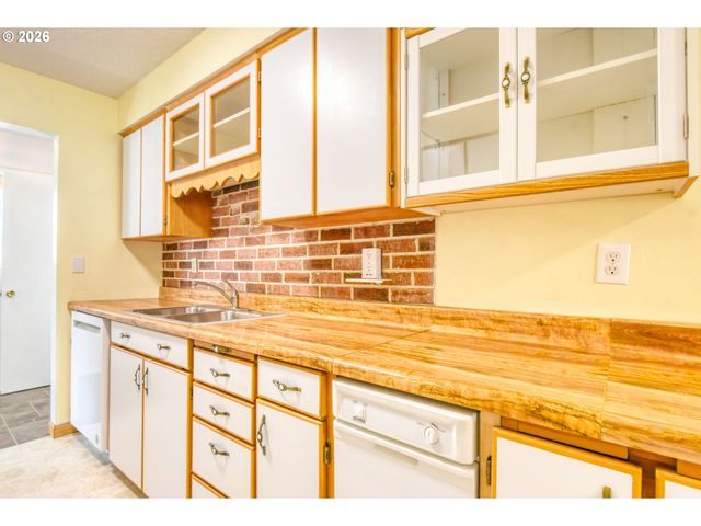 1303 Sw 41ST St, Pendleton, OR 97801