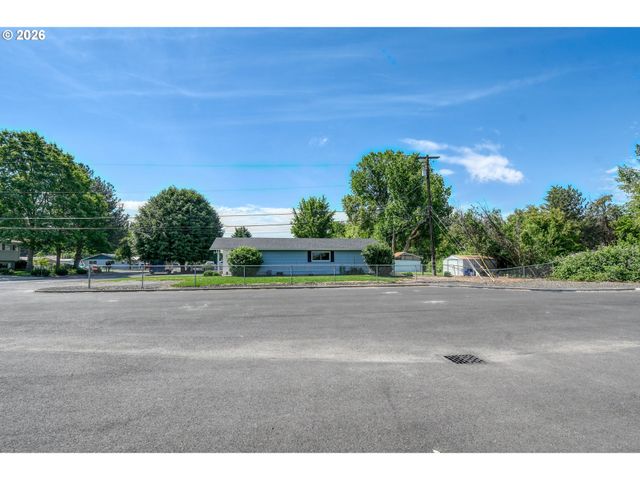 1303 Sw 41ST St, Pendleton, OR 97801
