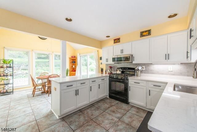 1 Victoria Pines Ln, Andover Twp., NJ 07848