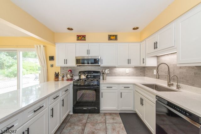 1 Victoria Pines Ln, Andover Twp., NJ 07848