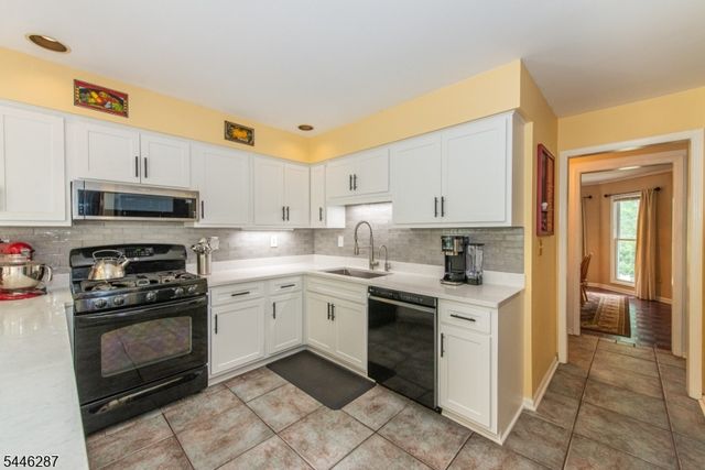 1 Victoria Pines Ln, Andover Twp., NJ 07848