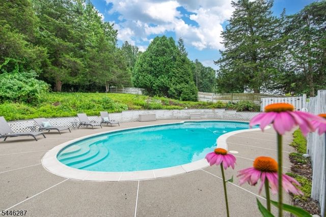 1 Victoria Pines Ln, Andover Twp., NJ 07848