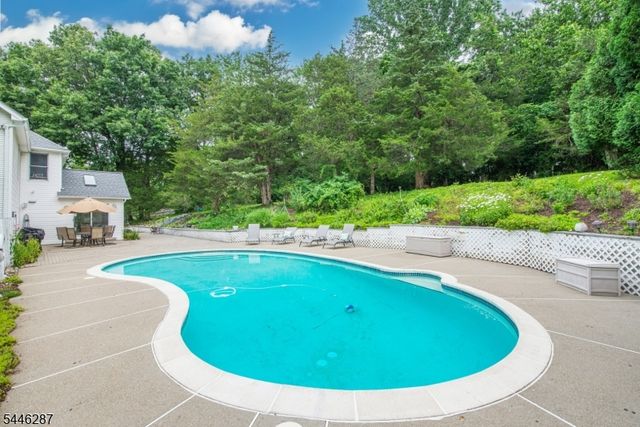 1 Victoria Pines Ln, Andover Twp., NJ 07848