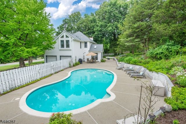 1 Victoria Pines Ln, Andover Twp., NJ 07848