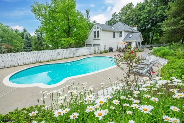 1 Victoria Pines Ln, Andover Twp., NJ 07848