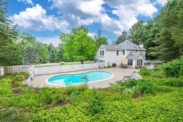 1 Victoria Pines Ln, Andover Twp., NJ 07848