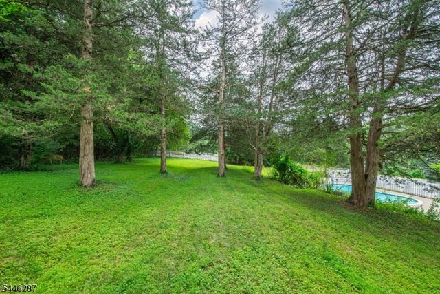 1 Victoria Pines Ln, Andover Twp., NJ 07848