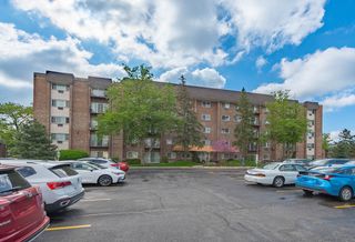 10353 DEARLOVE Road 3A, Glenview, IL 60025