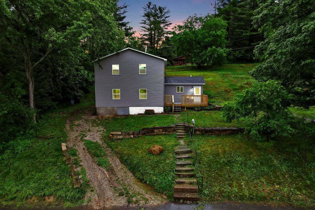 218 W Franklin Street, Nelsonville, OH 45764