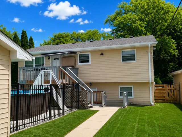 2714 Gilead Avenue, Zion, IL 60099