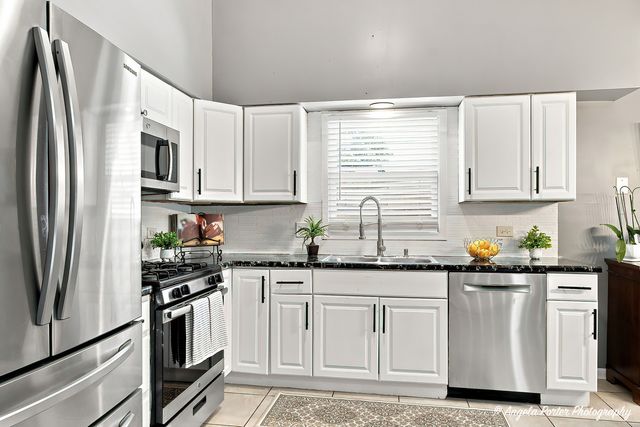2714 Gilead Avenue, Zion, IL 60099