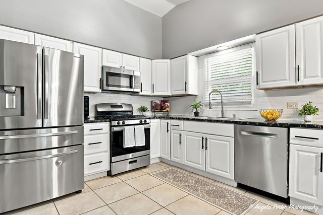 2714 Gilead Avenue, Zion, IL 60099