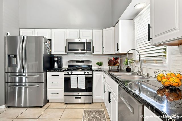 2714 Gilead Avenue, Zion, IL 60099