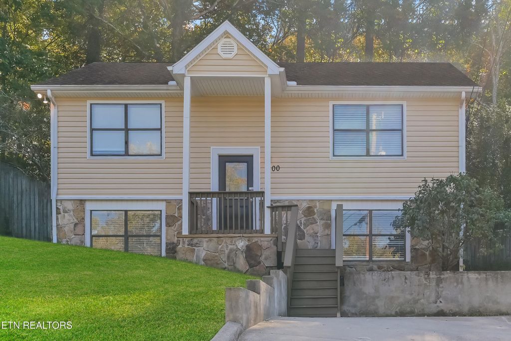 1500 Weeping Willow Court, Knoxville, TN 37931