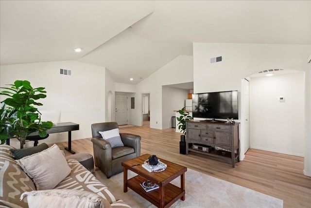 44 Kai Makani Loop Apt 202, Kihei, HI 96753