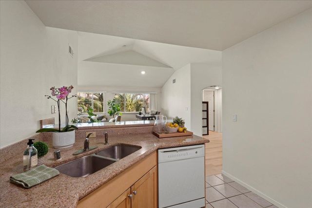 44 Kai Makani Loop Apt 202, Kihei, HI 96753