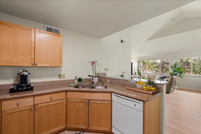 44 Kai Makani Loop Apt 202, Kihei, HI 96753