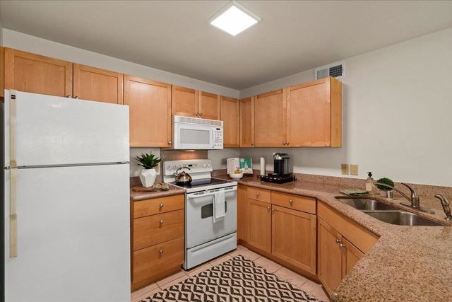 44 Kai Makani Loop Apt 202, Kihei, HI 96753