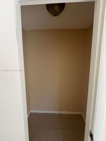 9180 Fontainebleau Blvd 401, Miami, FL 33172