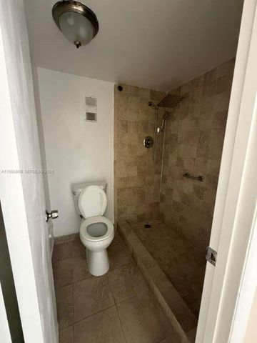 9180 Fontainebleau Blvd 401, Miami, FL 33172