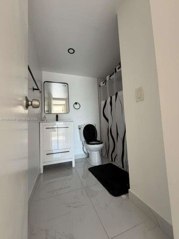 9180 Fontainebleau Blvd 401, Miami, FL 33172