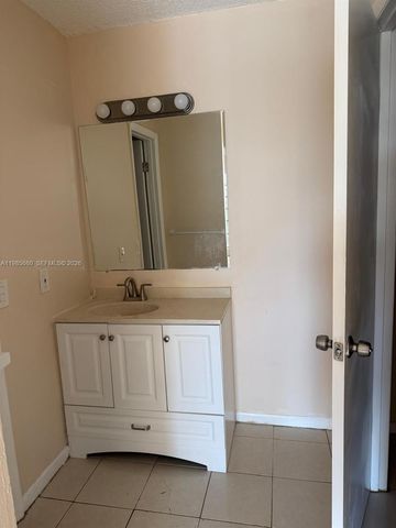 9180 Fontainebleau Blvd 401, Miami, FL 33172