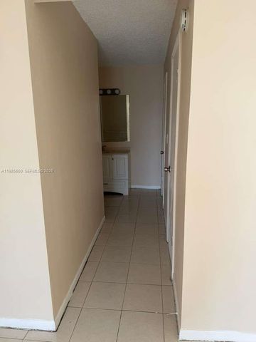 9180 Fontainebleau Blvd 401, Miami, FL 33172