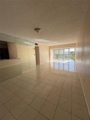 9180 Fontainebleau Blvd 401, Miami, FL 33172