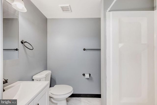 9 FRANCIS GREEN CIR, Essex, MD 21221