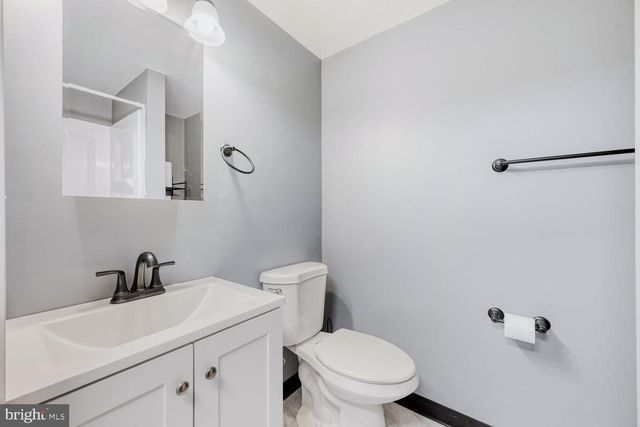 9 FRANCIS GREEN CIR, Essex, MD 21221